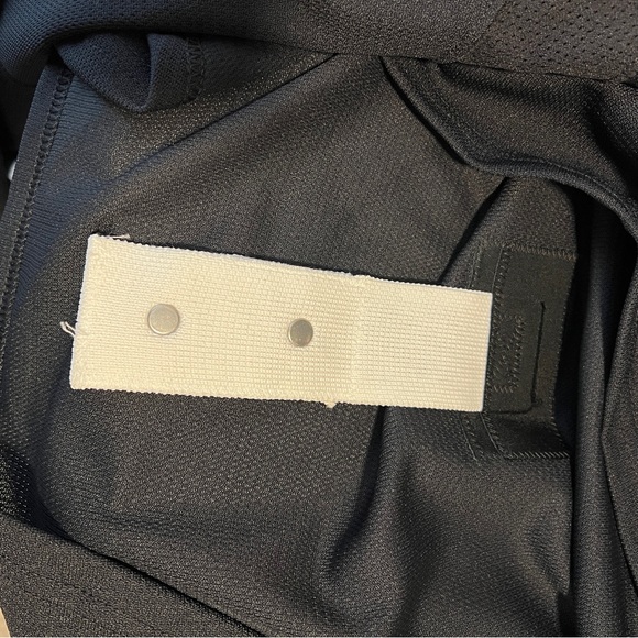 Adidas NHL Detroit Red Wings black jersey - Picture 4 of 7